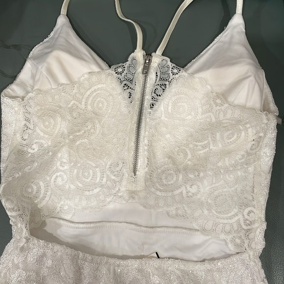 Emerald Sunday little white mini dress - Picture 4 of 8